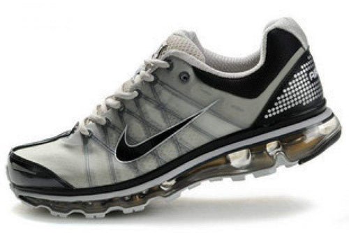 white shoes is suitable in various clothing